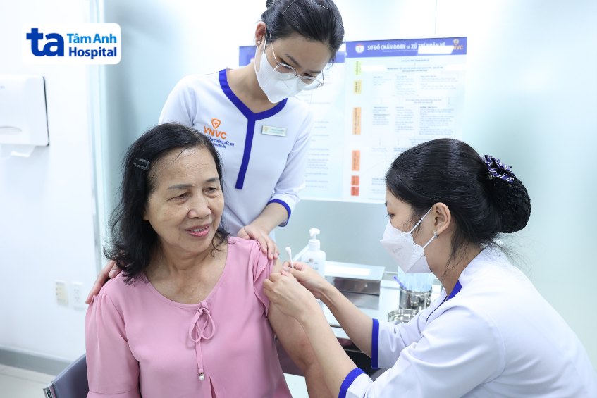 tiêm vắc xin là cách an toàn, hiệu quả để phòng bệnh