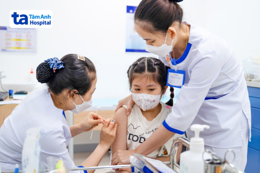 tiêm vắc xin phòng phế cầu cho trẻ