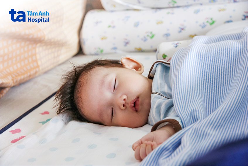 tìm kiếm sự giúp đỡ y tế khi trẻ sơ sinh vàng da