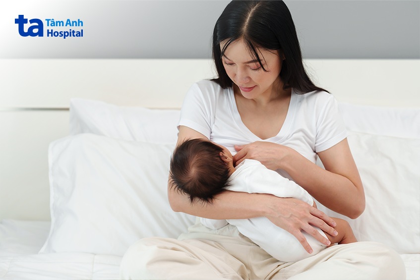 trẻ sơ sinh bị sốt vẫn có thể nằm điều hòa