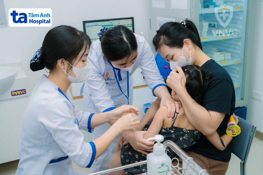 trẻ tiêm phế cầu rồi có bị viêm phổi không