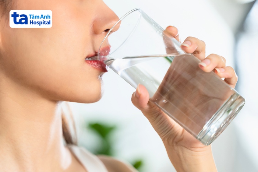 uống đủ nước trước khi tiêm vắc xin