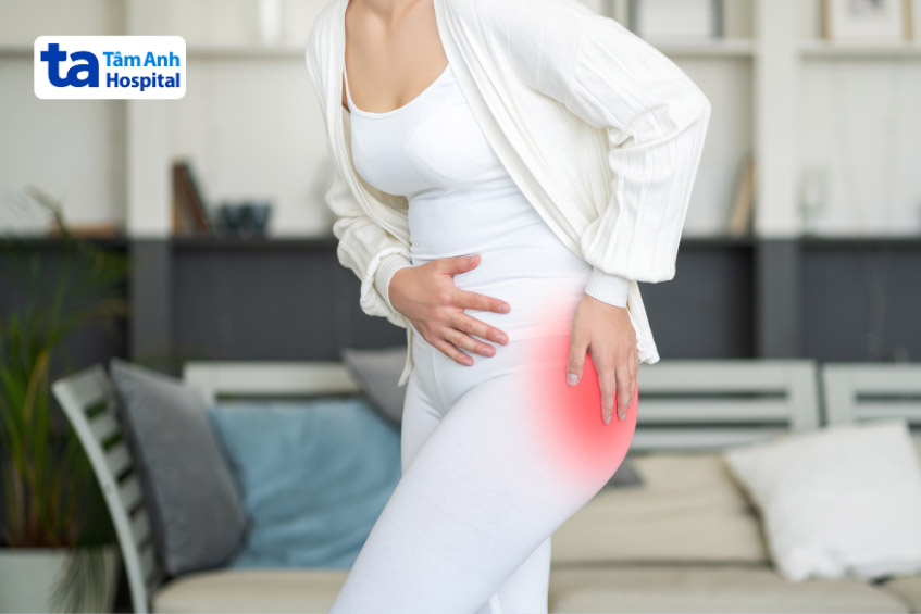 Viêm khớp háng sau sinh gây khó khăn khi vận động