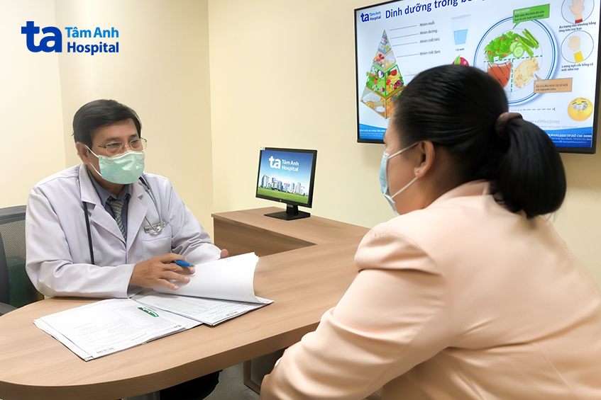 bác hoàng đang tư vấn động viên chị v