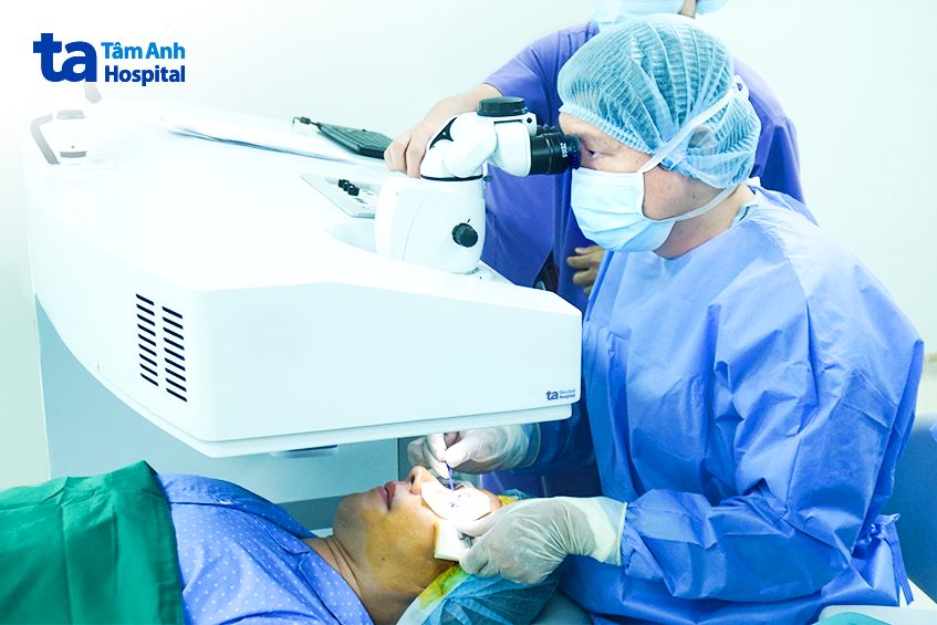 bác sĩ nghĩa là chuyên gia hàng đầu về xóa cận