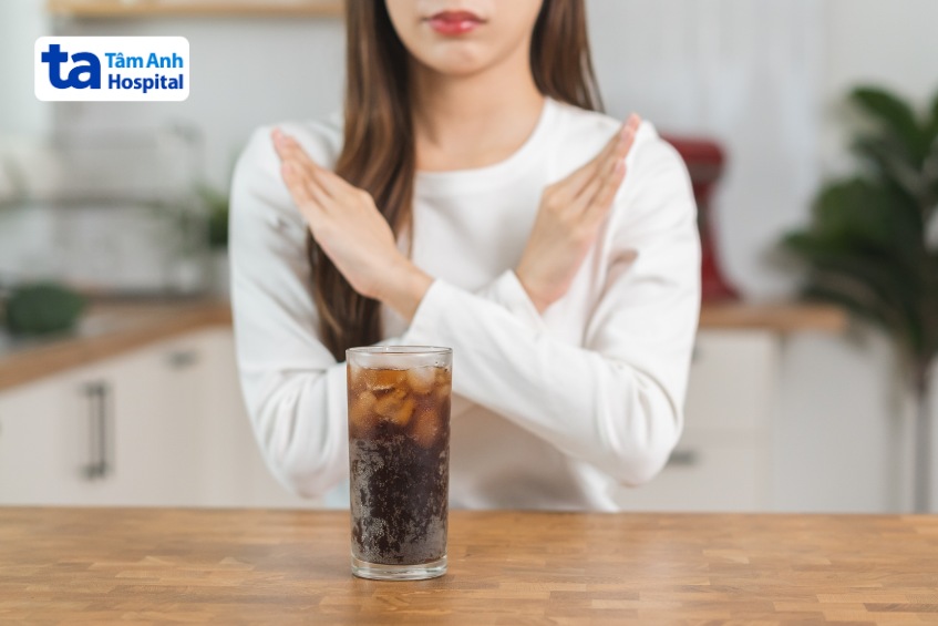 bố mẹ không cho trẻ bị viêm ruột thừa uống nước ngọt, đồ uống có ga