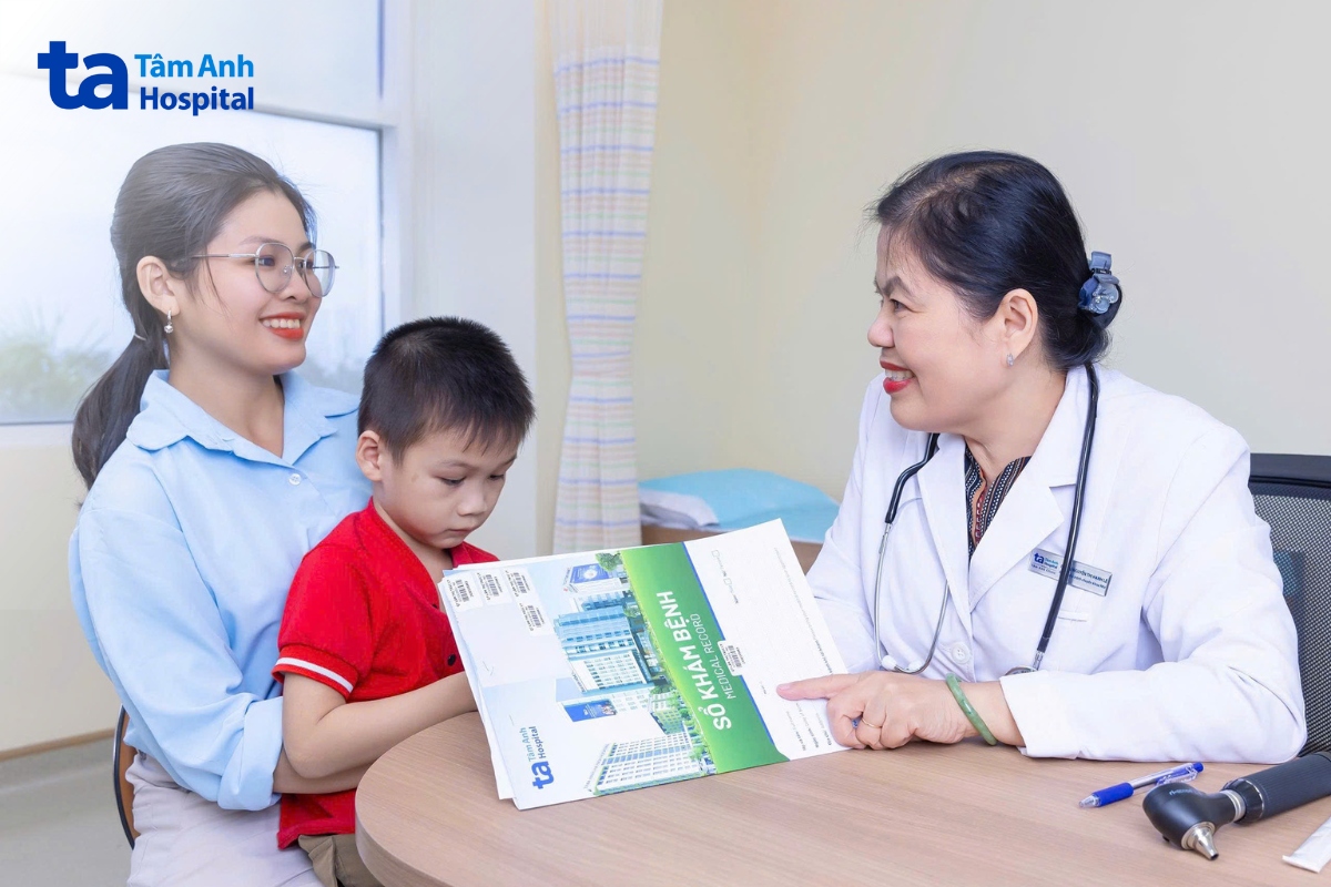 bs.ckii nguyễn thị hạnh lê - trưởng chuyên khoa nhi, khám cho trẻ