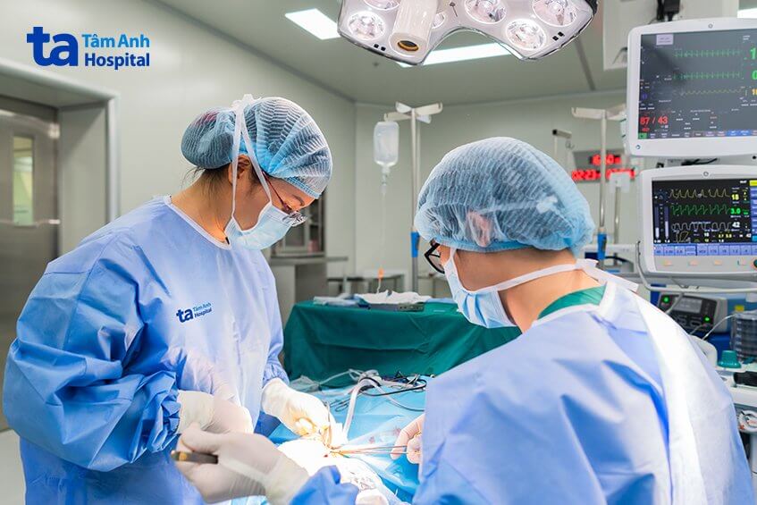 ca mổ chữa ung thư thanh quản