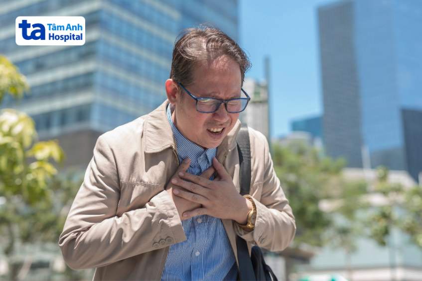 Các triệu chứng điển hình của suy tim là mệt, khó thở và phù