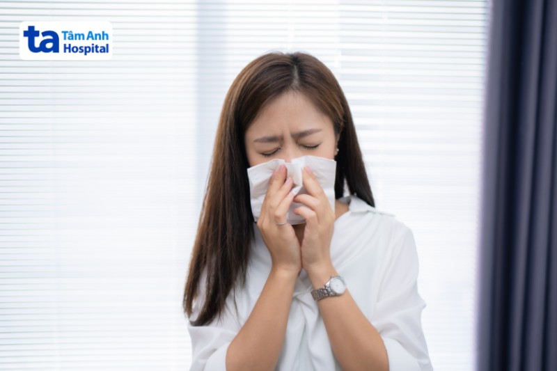 che kín mũi và miệng khi ho