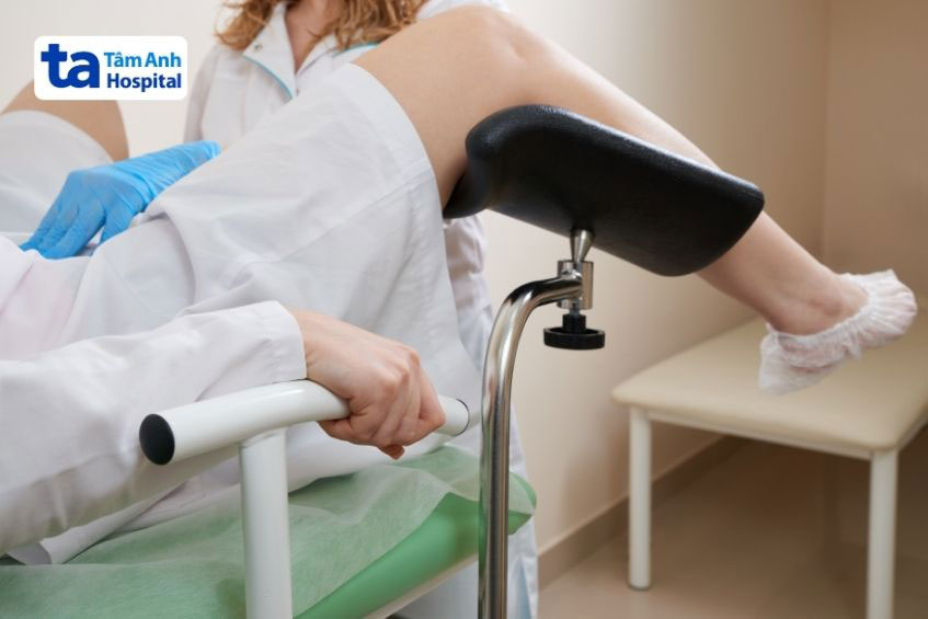 cảm giác đau và hơi khó chịu nhẹ