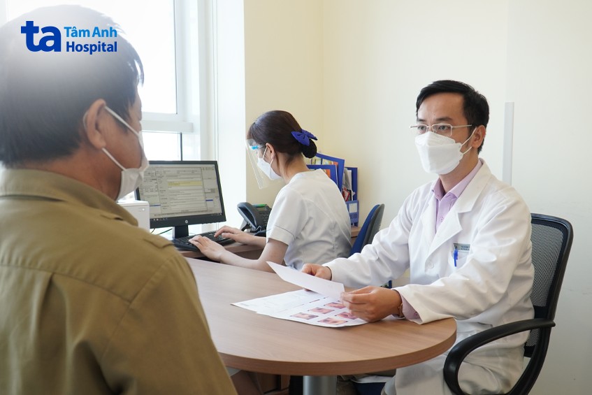 căn cứ vào tình trạng sức khỏe để đưa ra phương án điều trị