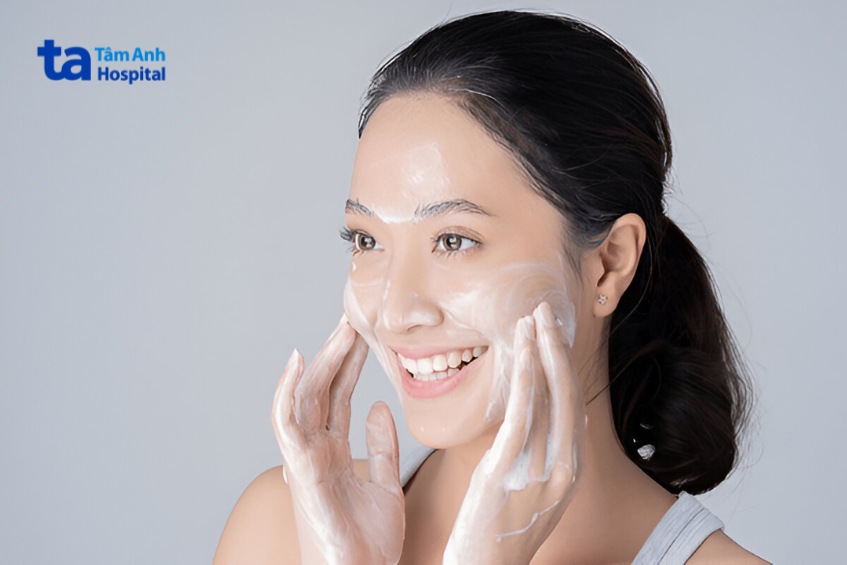 chăm da nhẹ nhàng sau khi chấm tca