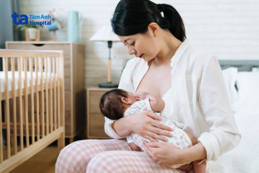 Cho con bú mẹ trực tiếp là cách giảm cân an toàn, hiệu quả mà mẹ có thể áp dụng