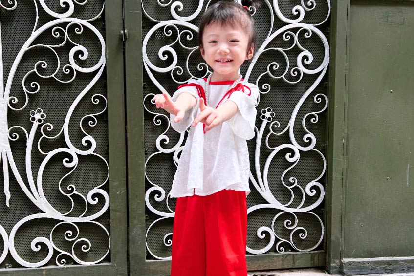 cô gái nhỏ rực rỡ