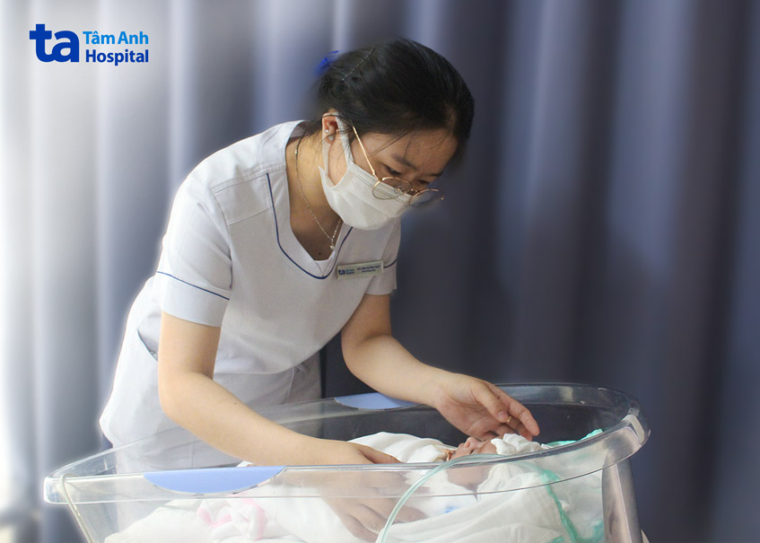 con chị lan được điều trị tại trung tâm sơ sinh