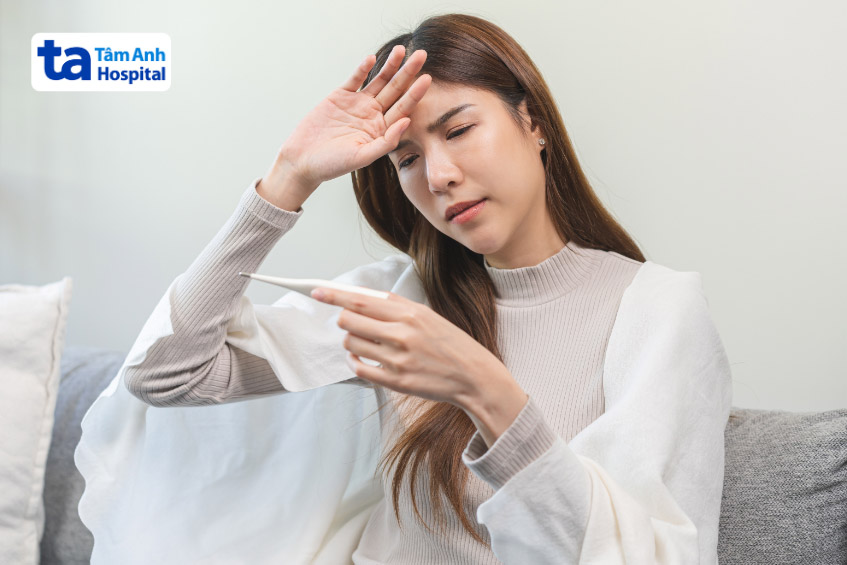 đau bụng kèm sốt cao