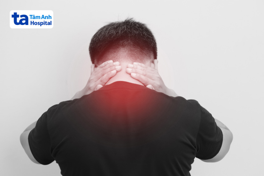 Đau cổ vai gáy khó thở do chấn thương