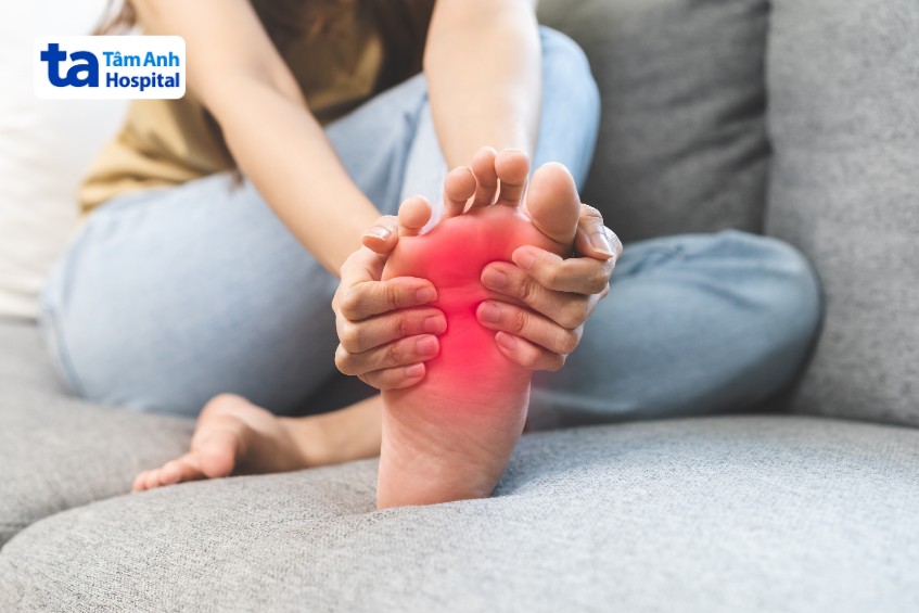 đau khớp bàn chân xuất phát từ nhiều nguyên nhân
