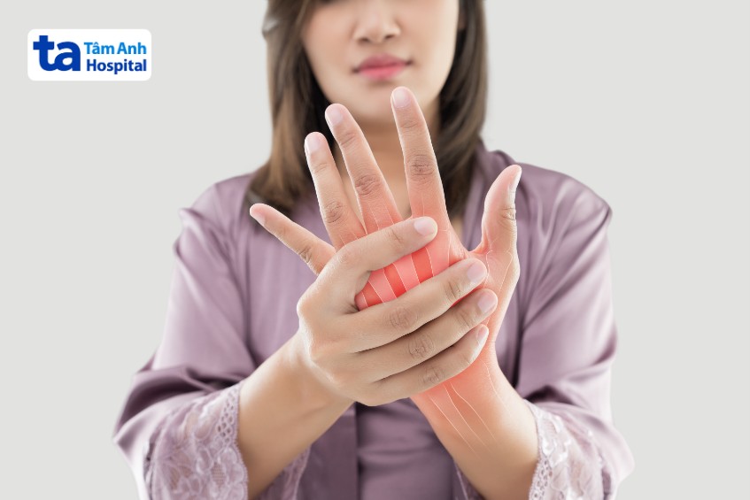 đau khớp bàn tay có thể do thoái hóa