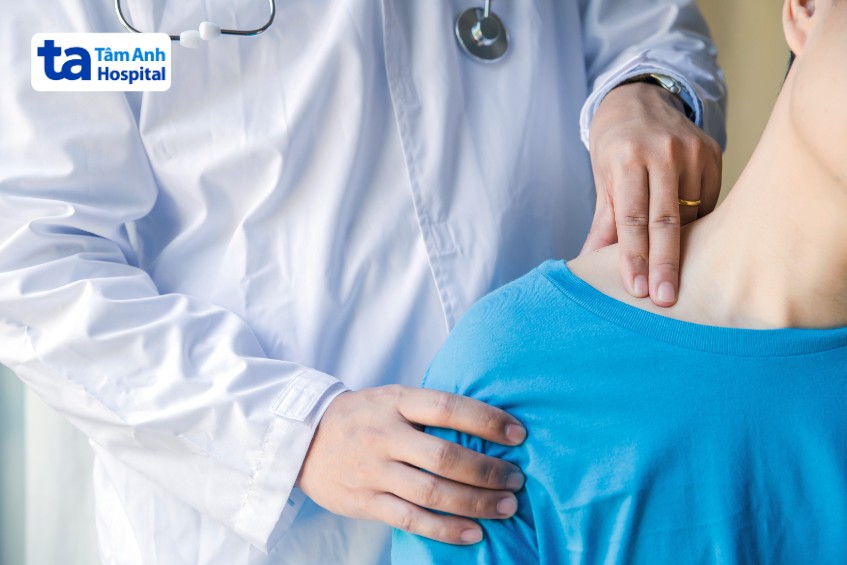 đau khớp kéo dài nên khám bác sĩ