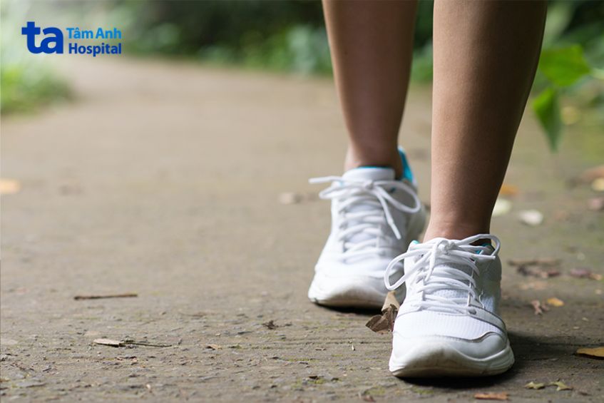 Đi bộ đúng cách cho người đau nhức xương khớp