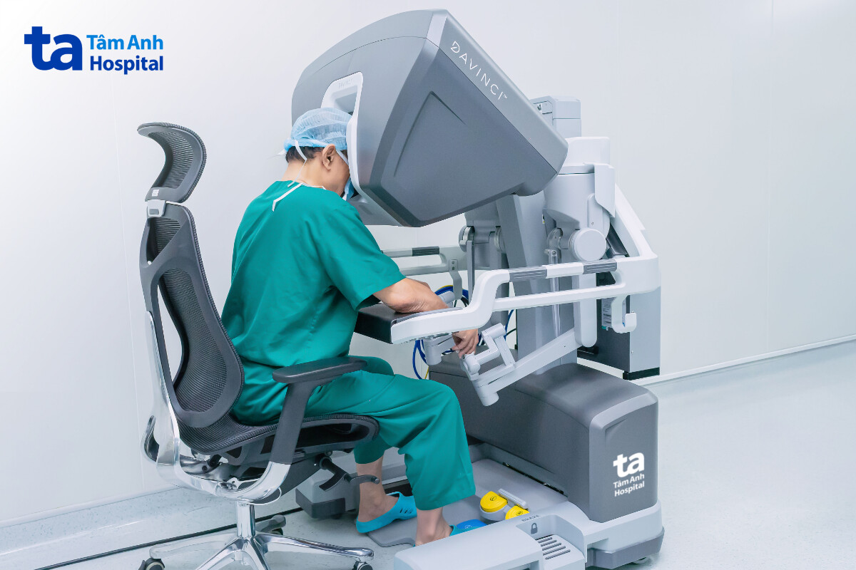 điều khiển robot da vinci thế hệ xi qua màn hình cảm ứng