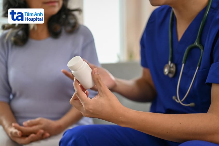 dùng thuốc theo hướng dẫn của bác sĩ