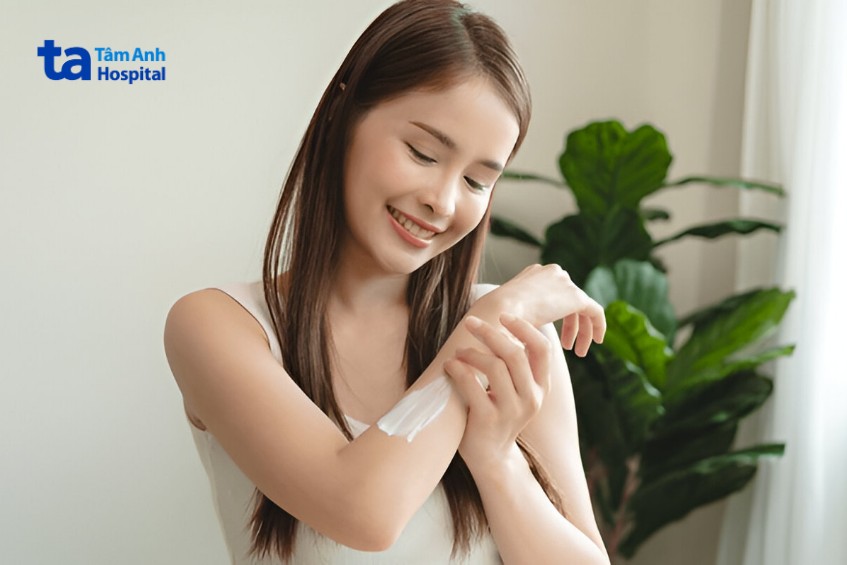 dưỡng ẩm da thường xuyên để giữ cho da luôn mềm mại