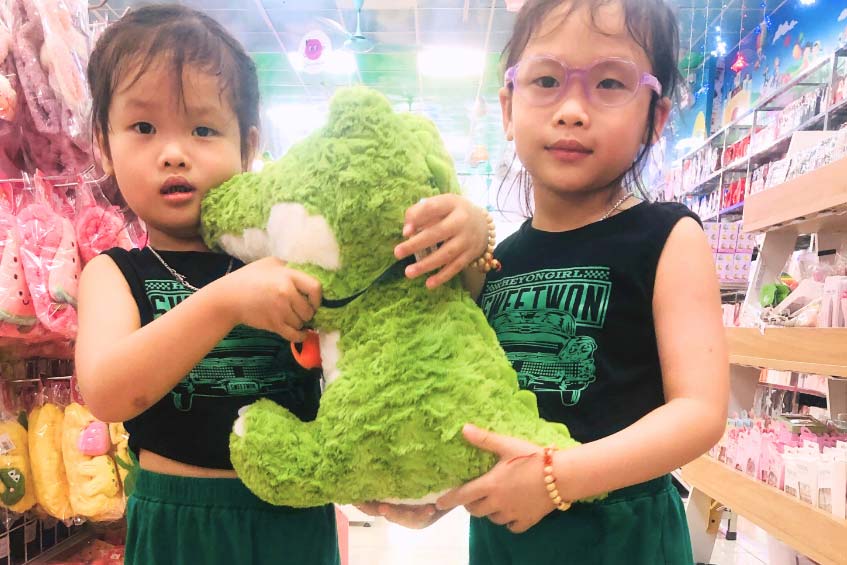 hai bé tâm như và thảo như