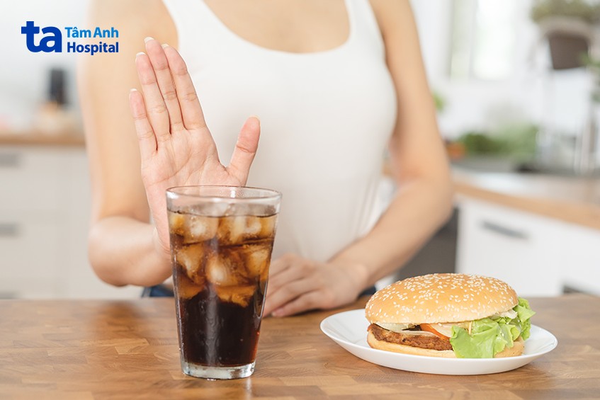 hạn chế nước có gas trong chế độ ăn uống