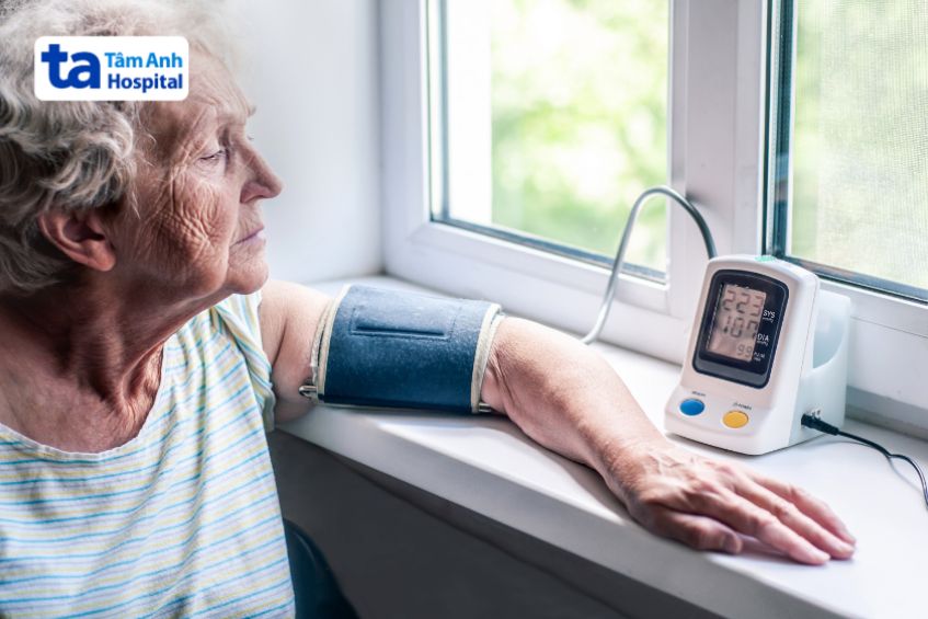 Huyết áp cao trên 140/90 mmHg là tình trạng bất thường cần được xử trí ngay