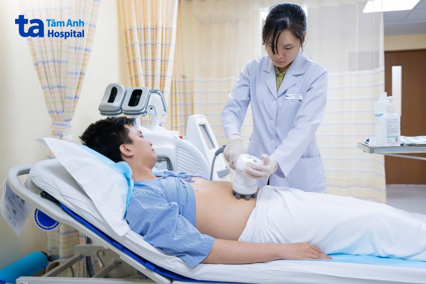 khách hàng đông hủy mỡ tại tâm anh