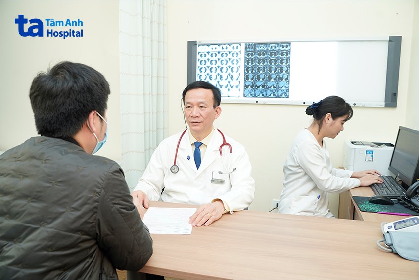 khám bác sĩ để có phương án điều trị tràn khí màng phổi tối ưu nhất