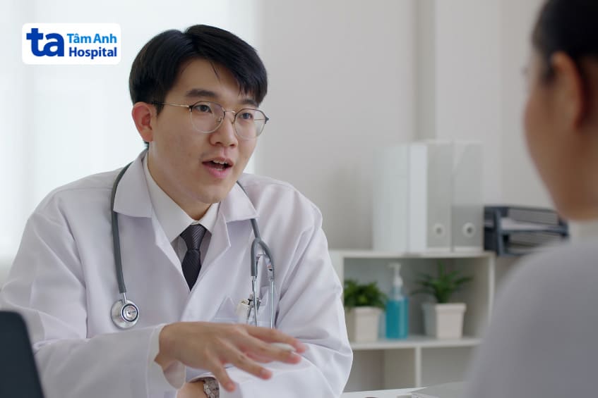 khi bệnh diễn biến nặng nên đi thăm khám