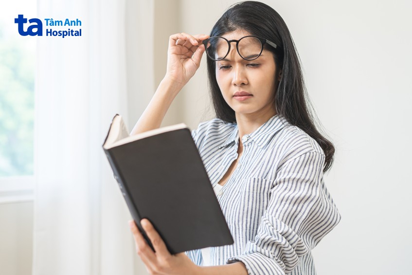 khoảng cách nhìn rõ khi mắt cận 5 độ