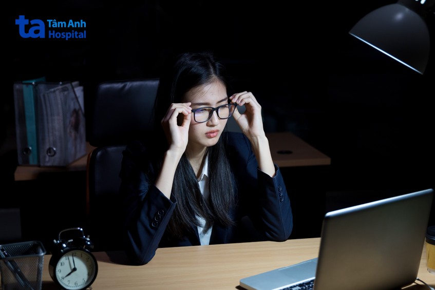 không nên làm trong môi trường thiếu sáng