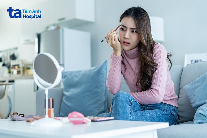 không trang điểm trước khi mổ cắt dịch kính