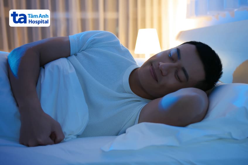 nên ngủ đủ giấc và thư giãn hợp lý