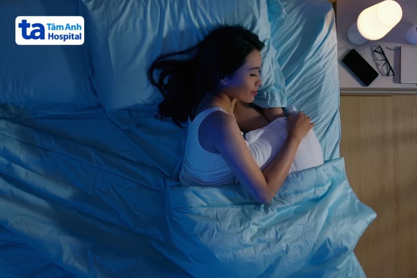 ngủ đúng giờ để phòng tránh đau đầu