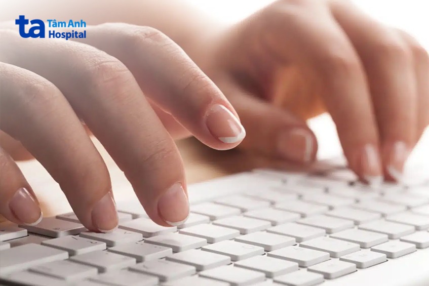 Nguy cơ bị cứng khớp ngón tay khi ngủ dậy