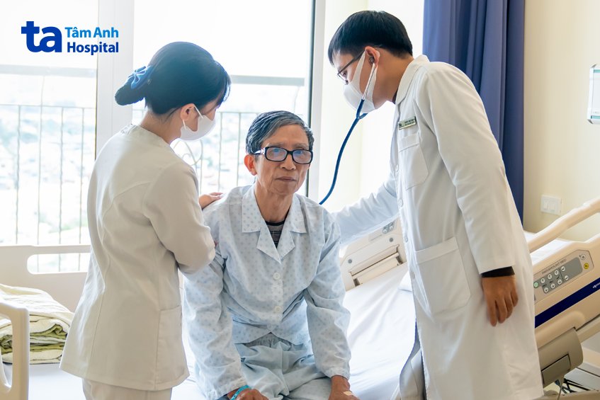 nguyên nhân chính gây tràn dịch màng phổi ở người già