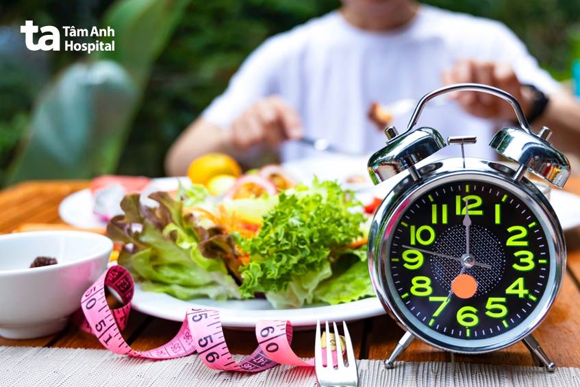 nhịn ăn gián đoạn giảm bụng trên