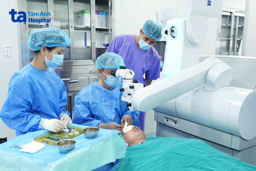 phẫu thuật bằng laser khá an toàn