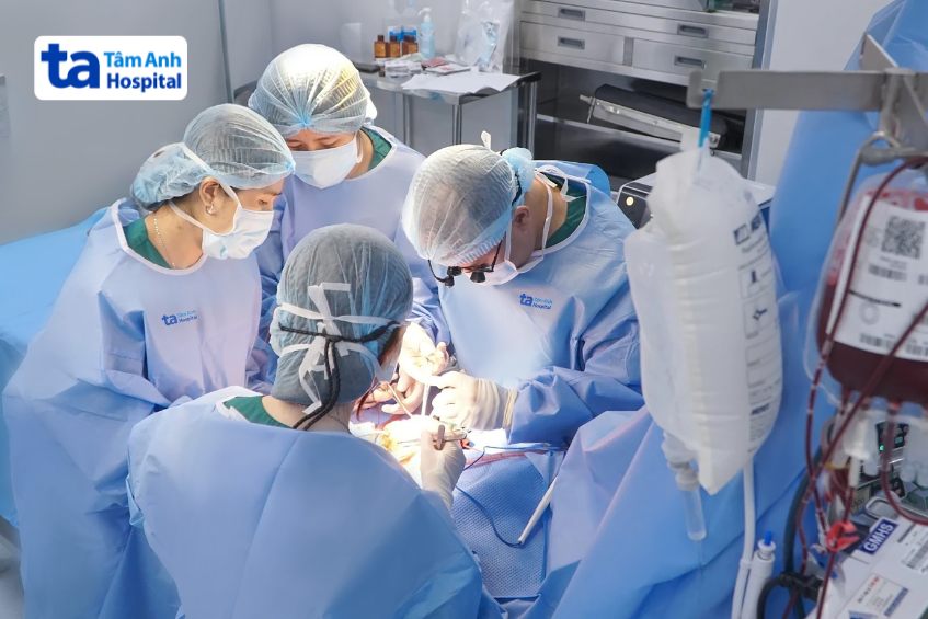 phẫu thuật bóc tách u quái vùng cùng cụt cho trẻ sơ sinh