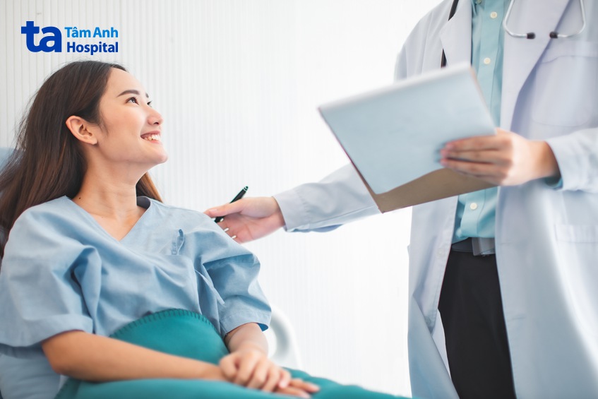 sau sinh mổ mẹ bỉm cần được theo dõi cẩn thận