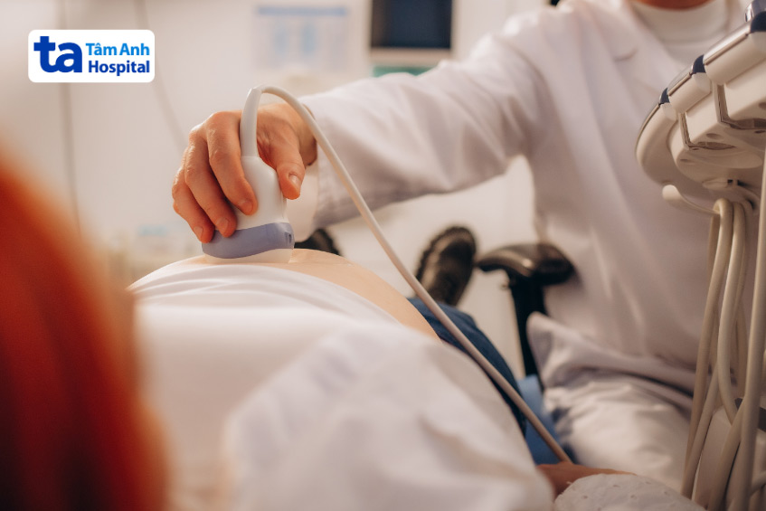 siêu âm theo dõi sức khỏe của mẹ và bé
