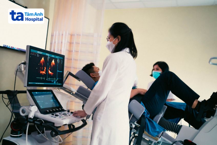 Siêu âm tim gắng sức xe đạp là một trong những phương pháp chẩn đoán cơn đau dưới ngực trái.