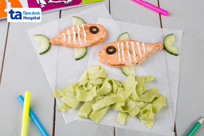 cá hồi rau xanh là thực phẩm tốt cho trẻ