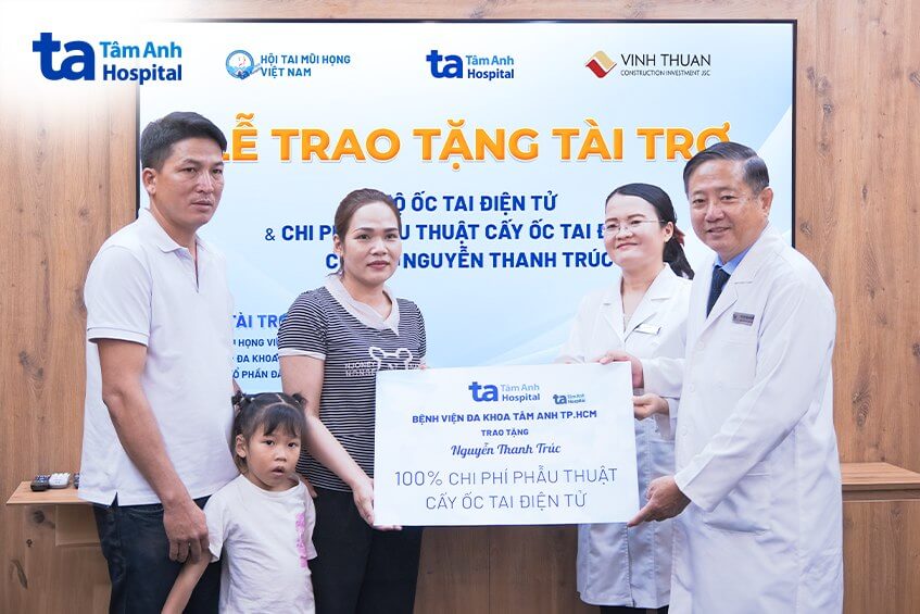 tài trợ phí mổ điện cực ốc tai